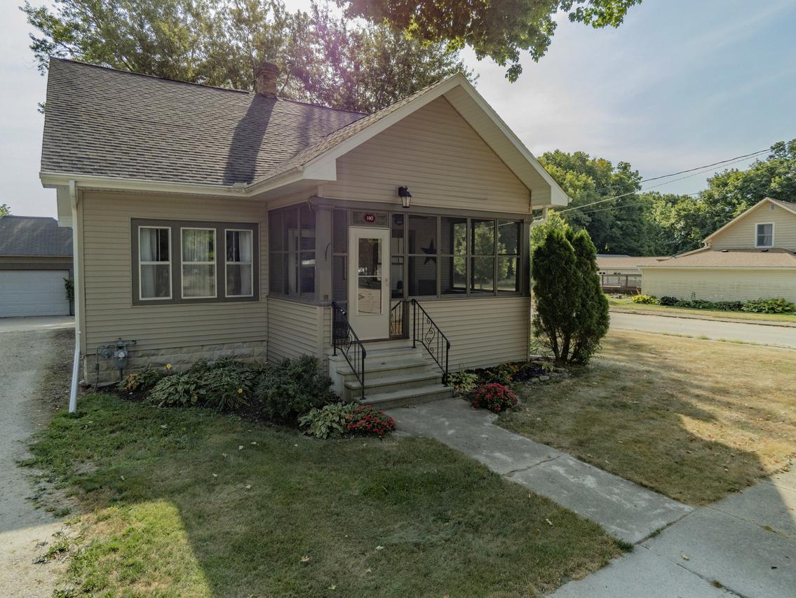 140 S Sycamore St., Franklin Grove, IL 61031