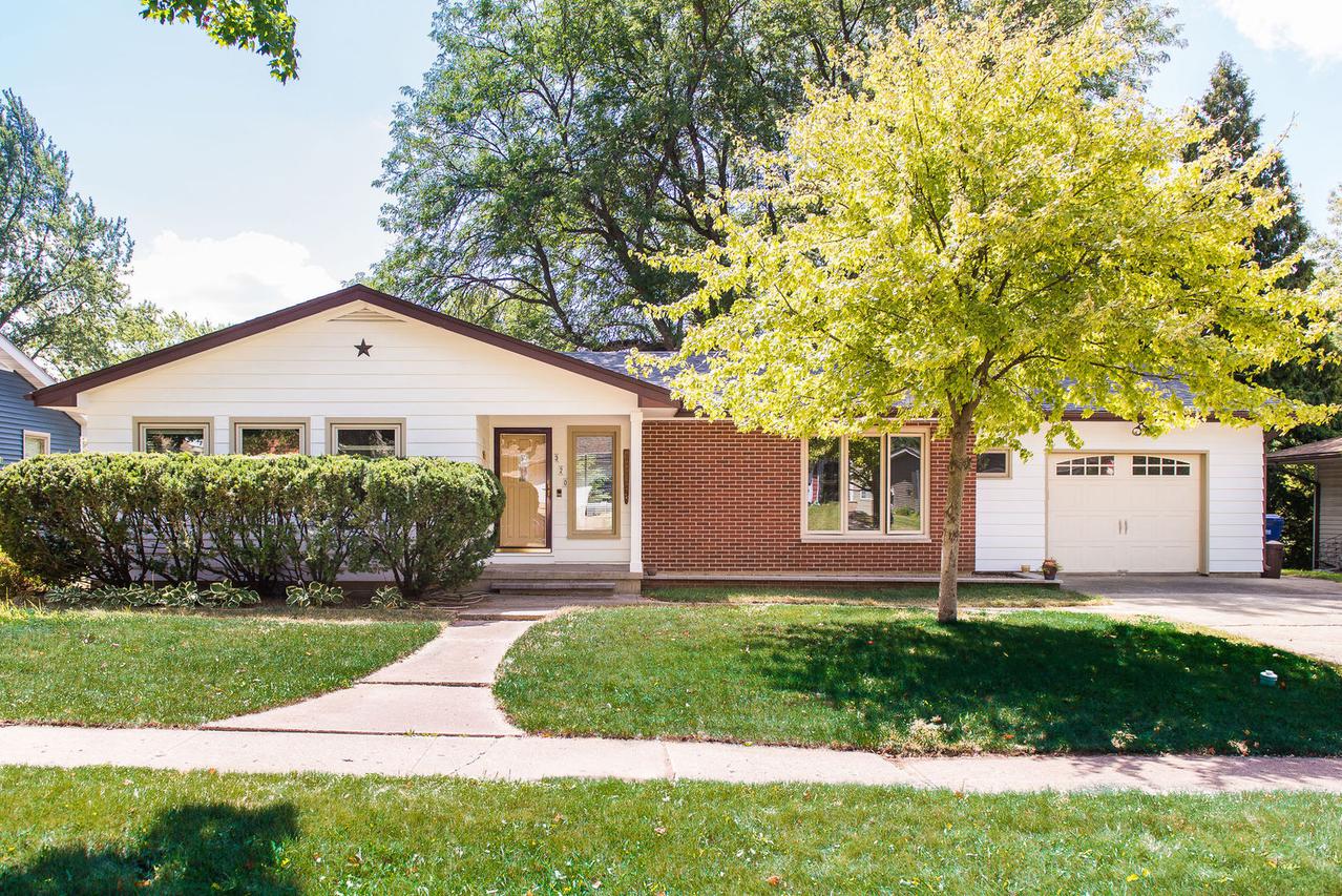320 W Hillcrest Dr., Dekalb, IL 60115
