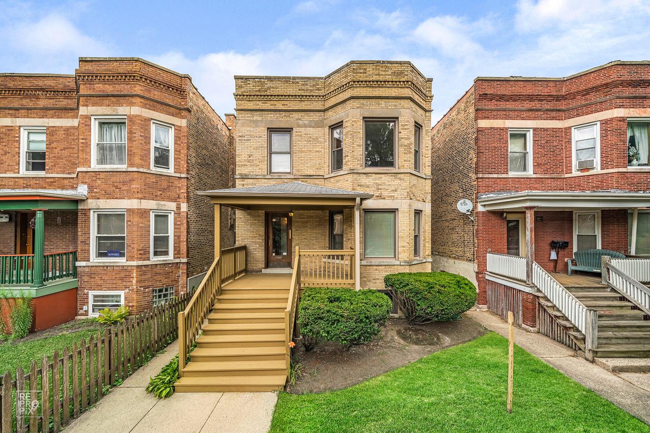 2212 W Eastwood Ave., Chicago, IL 60625