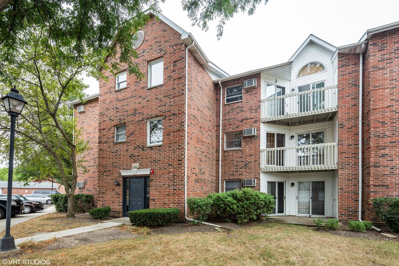 1343 Cunat Ct. #2G, Lake In The Hills, IL 60156