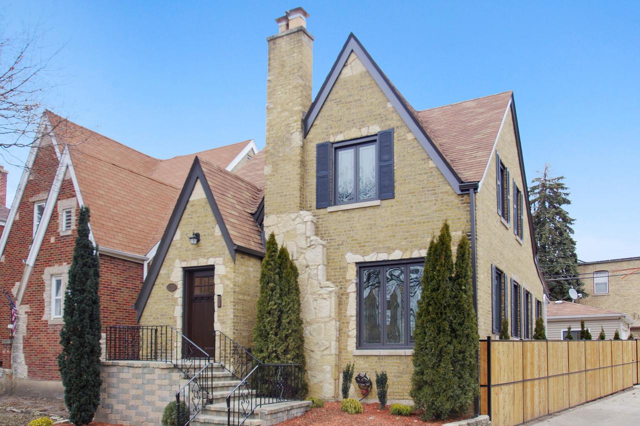 5815 N Virginia Ave., Chicago, IL 60659
