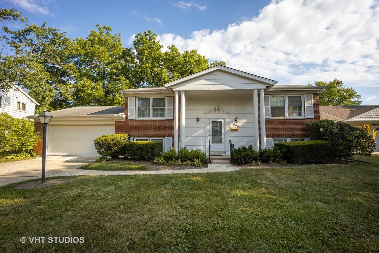 664 Caroline Ct., Deerfield, IL 60015