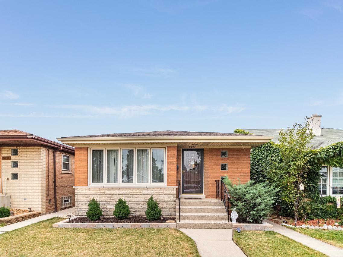 5921 S Parkside Ave., Chicago, IL 60638