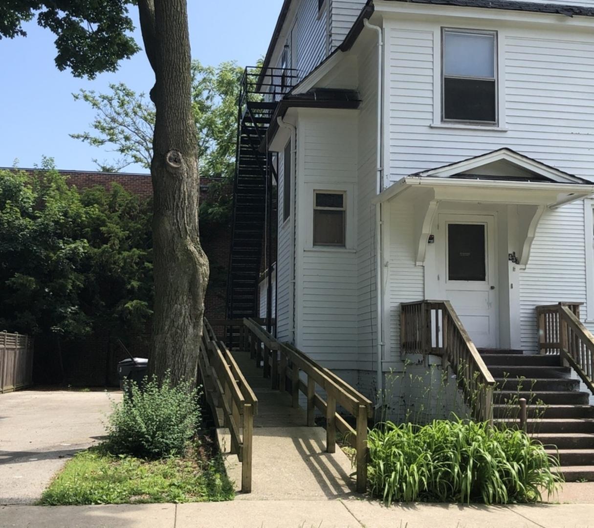 437 N Genesee St., Waukegan, IL 60085