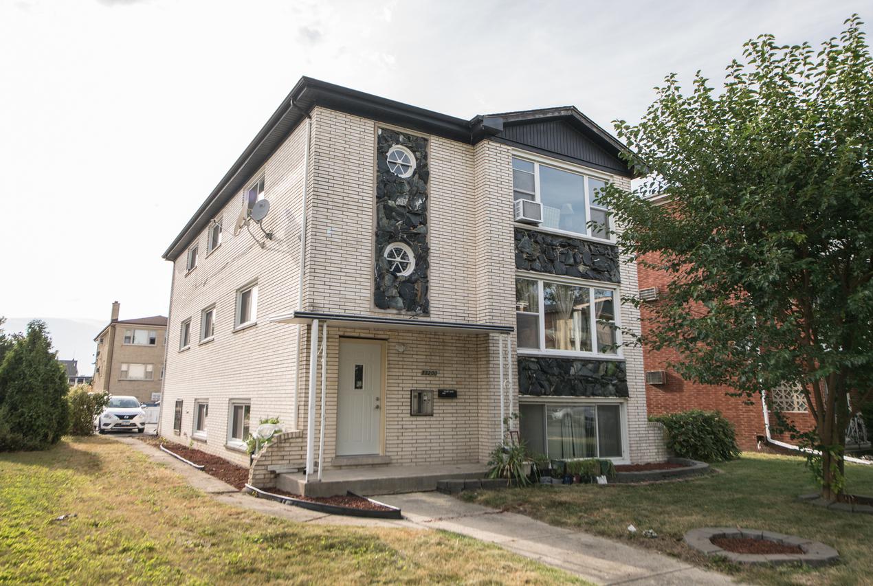 11200 S Moraine Dr., Palos Hills, IL 60465