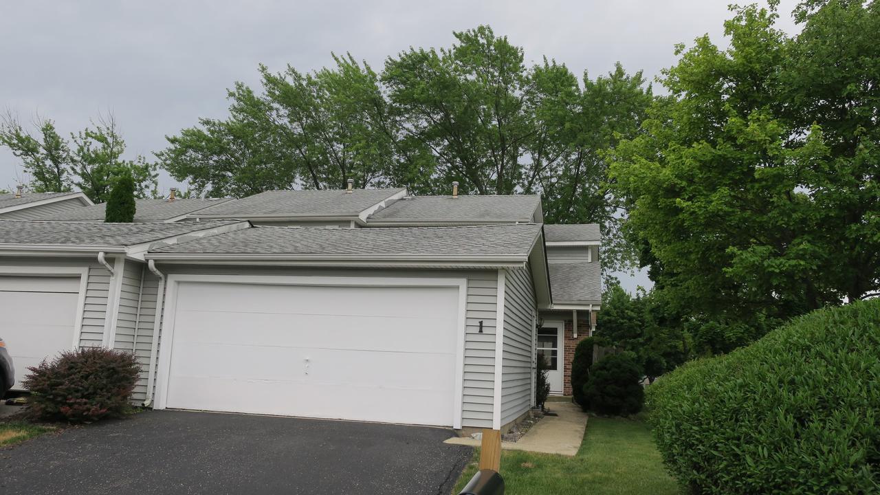 1 Scarlet Hawthorne Ct., Woodridge, IL 60517