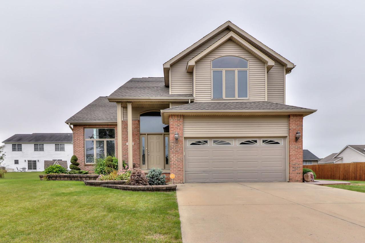 1707 Catalpa Ct., St. Joseph, IL 61873