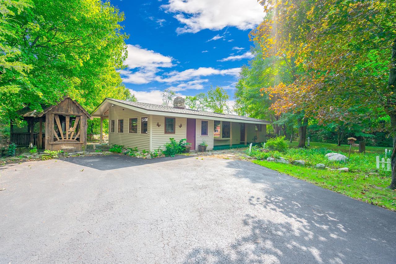 2050 N Lincoln Lake Dr., Coal City, IL 60416