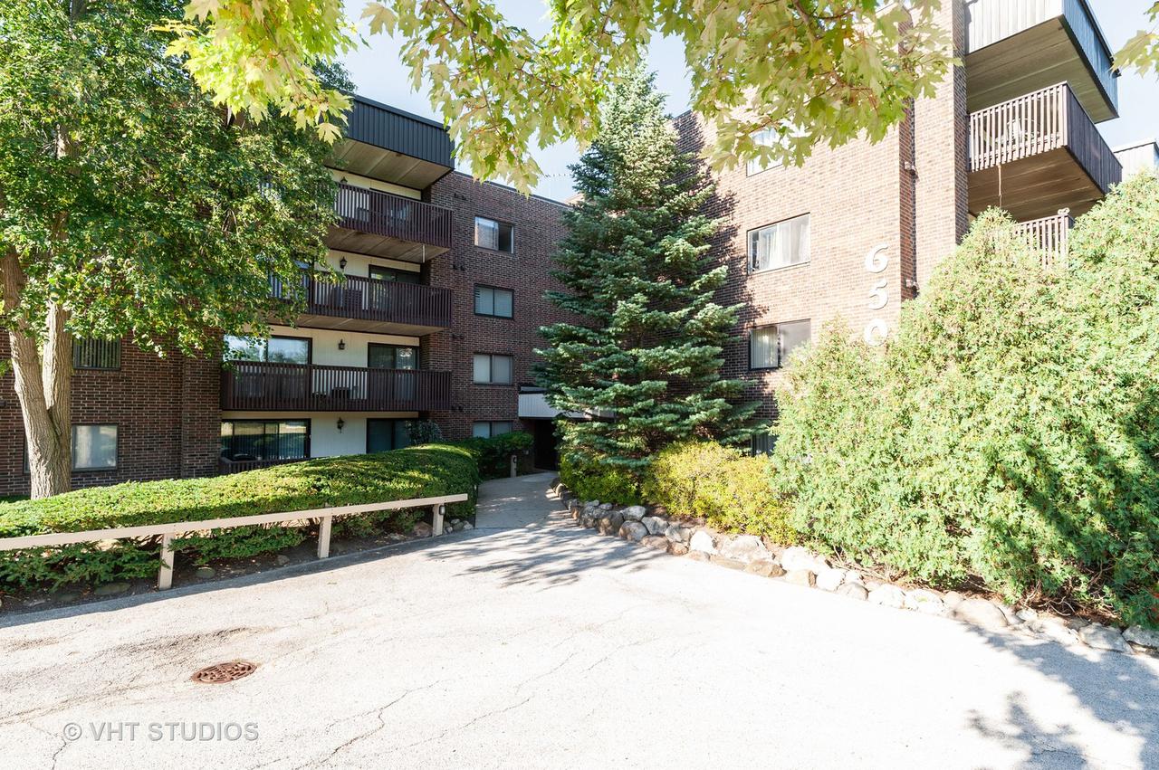 650 Whitney Ct. #307, Gurnee, IL 60031