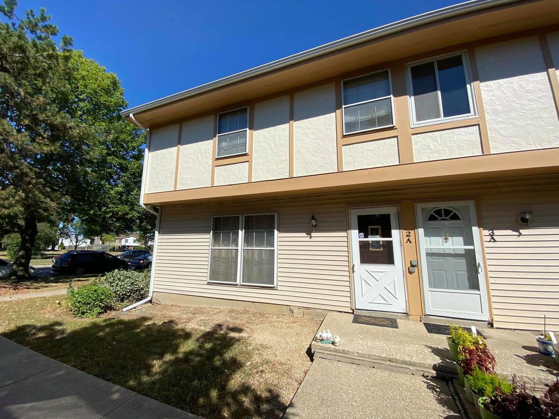 2 Fernwood Dr. #A, Bolingbrook, IL 60440
