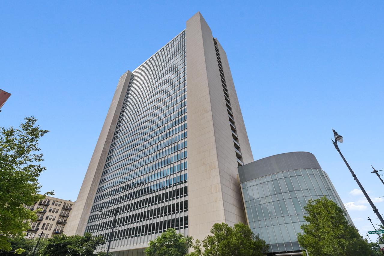 500 W Superior St. #804, Chicago, IL 60654
