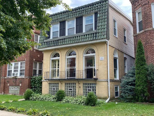 4861 W Hutchinson St., Chicago, IL 60641