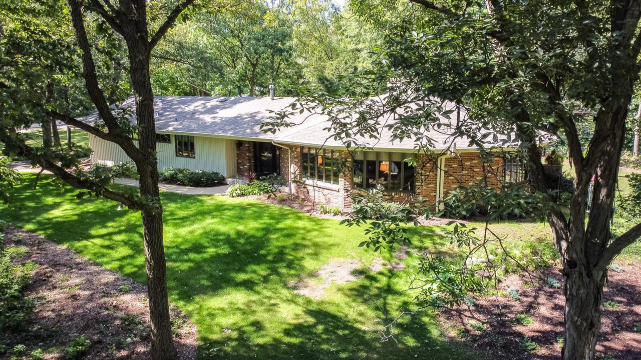 6827 Westgate Rd., Roscoe, IL 61073