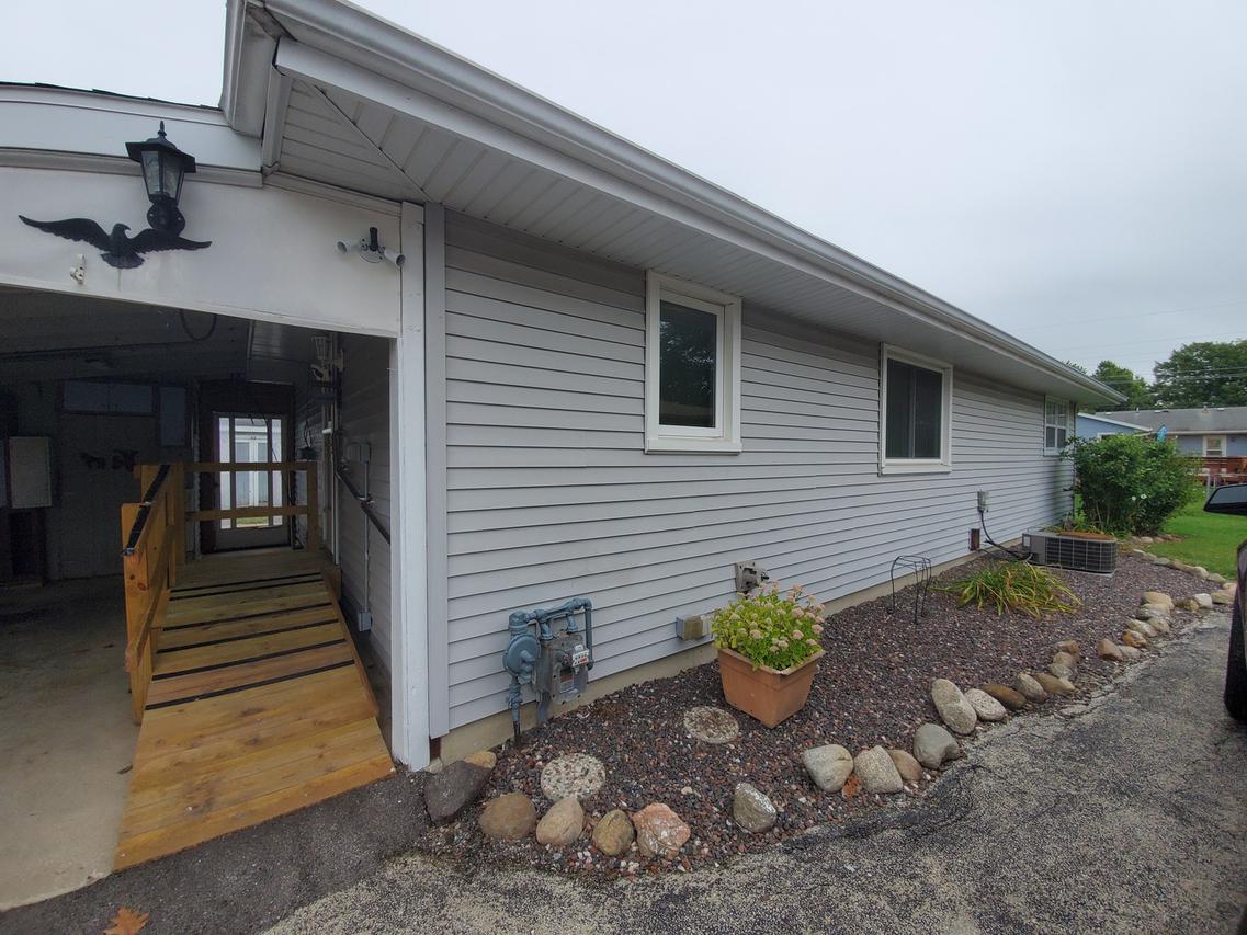 1214 Peacock Ln., Bradley, IL 60915