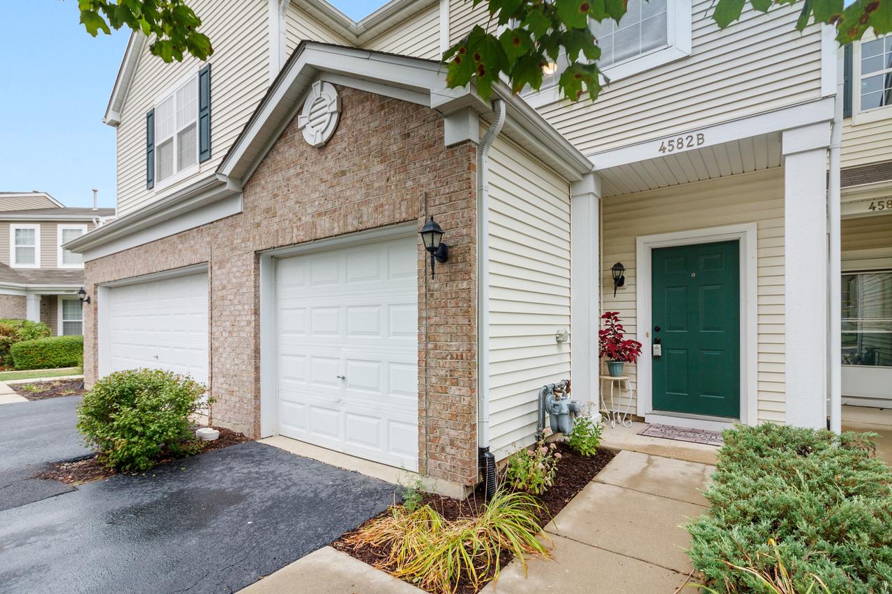 4582 Camden Ln. #B, Yorkville, IL 60560