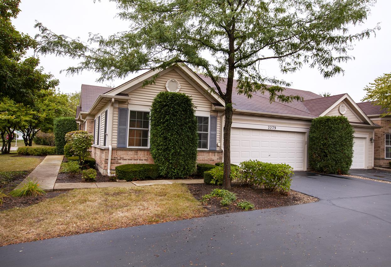 2279 Ashbrook Ln., Grayslake, IL 60030