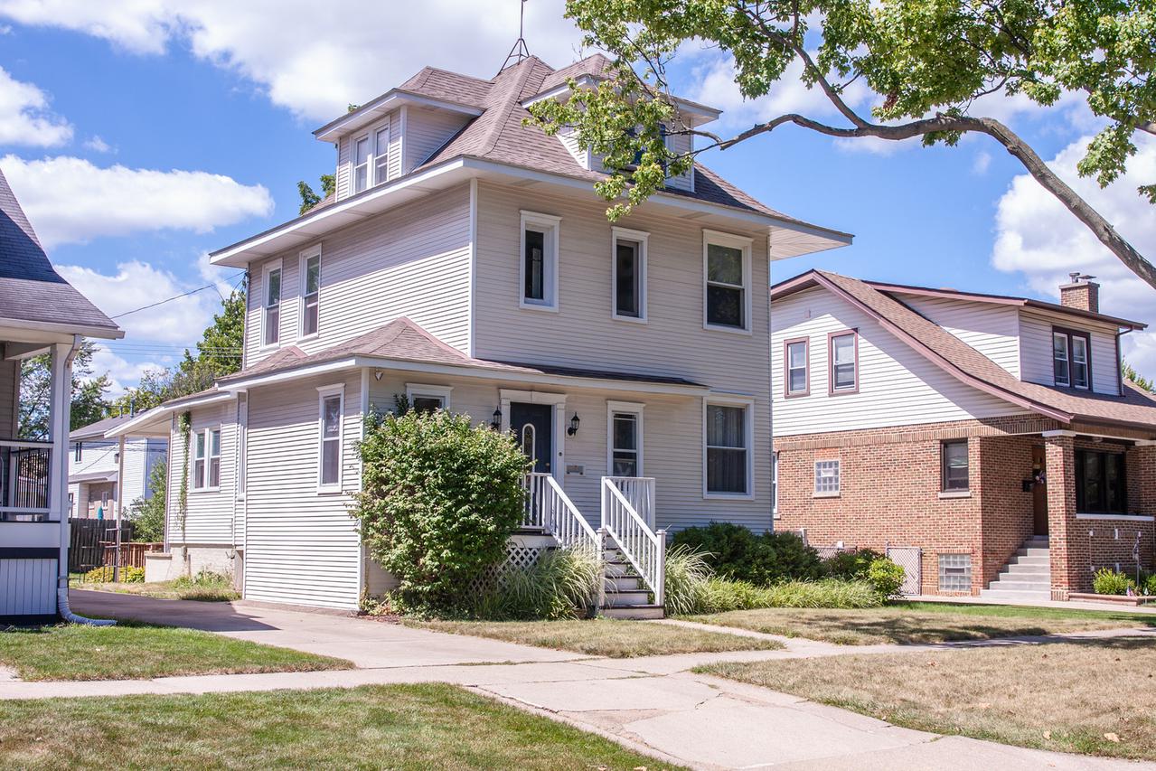 6834 N Oriole Ave., Chicago, IL 60631