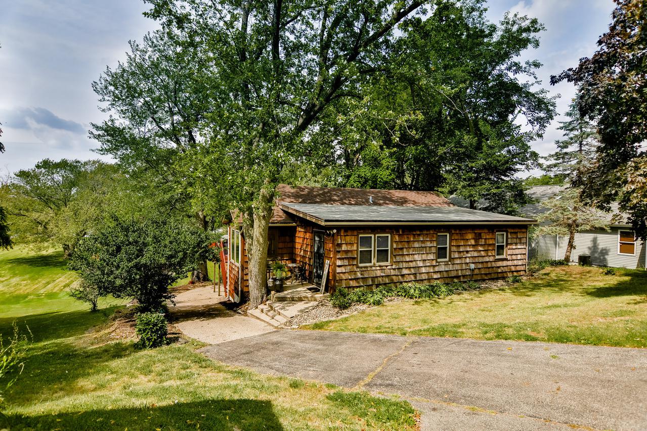 10128 Sunset Dr., Roscoe, IL 61073