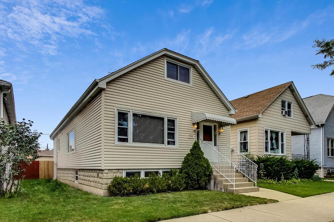 5944 W Giddings St., Chicago, IL 60630