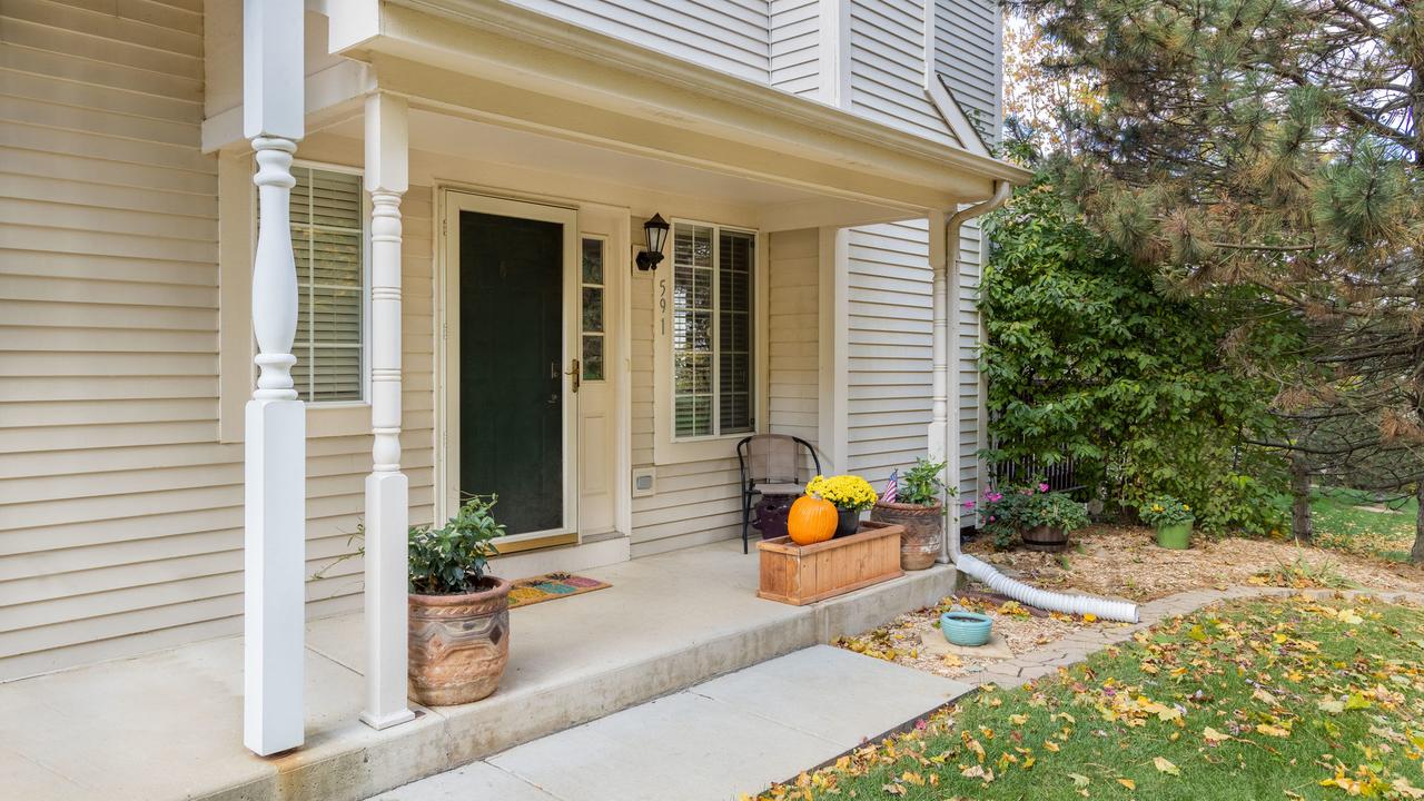 591 Windsor Dr., Fox Lake, IL 60020