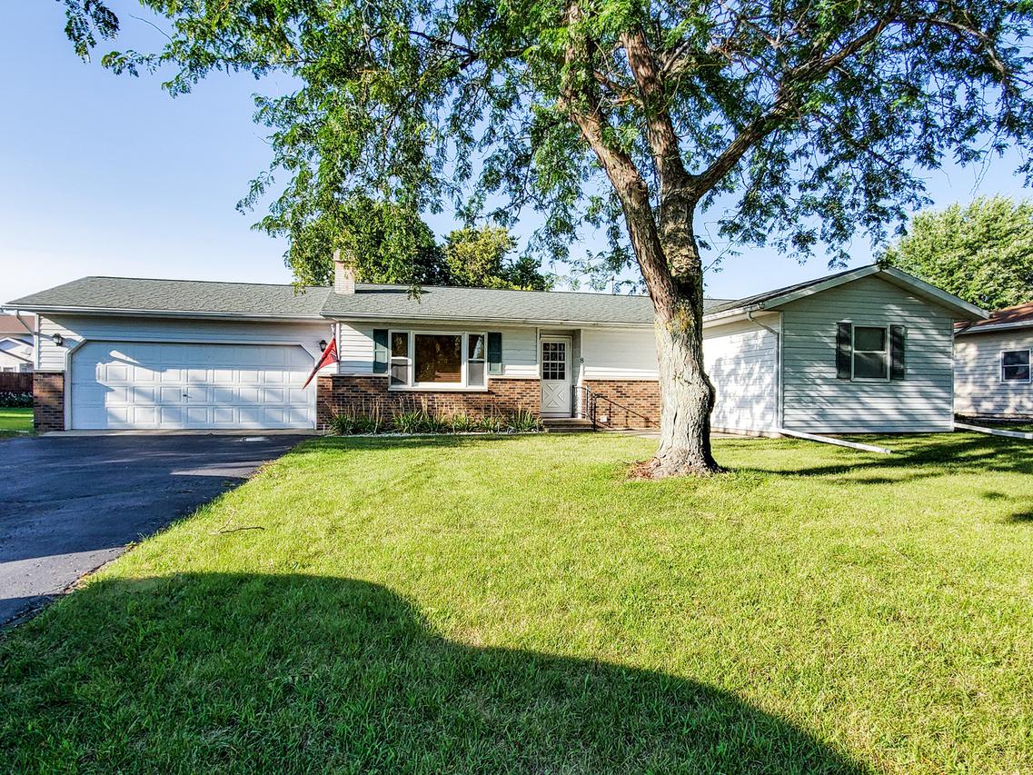 8 E Oak St., Amboy, IL 61310