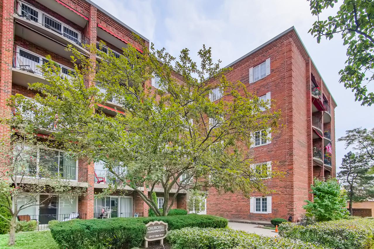 515 N Main St. #1CS, Glen Ellyn, IL 60137