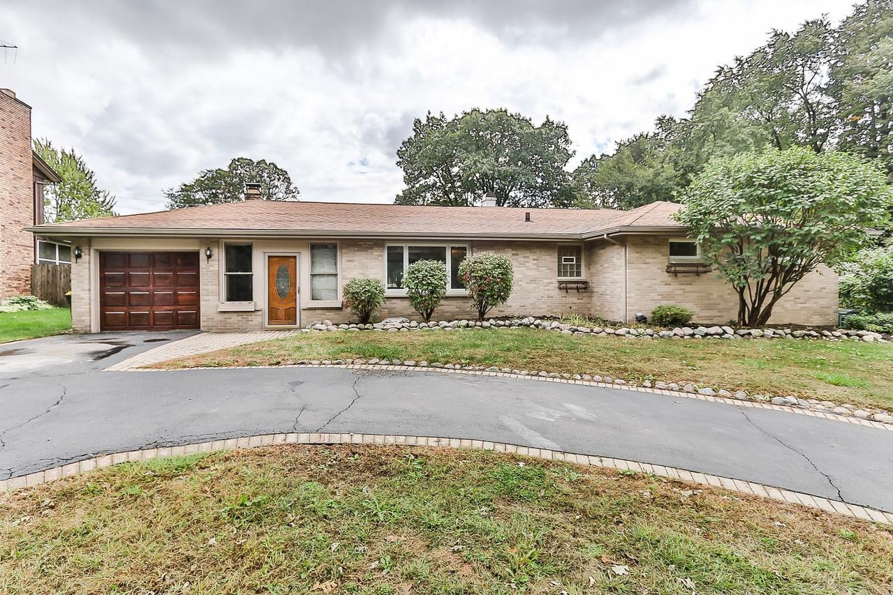 517 Oak Dr., East Dundee, IL 60118