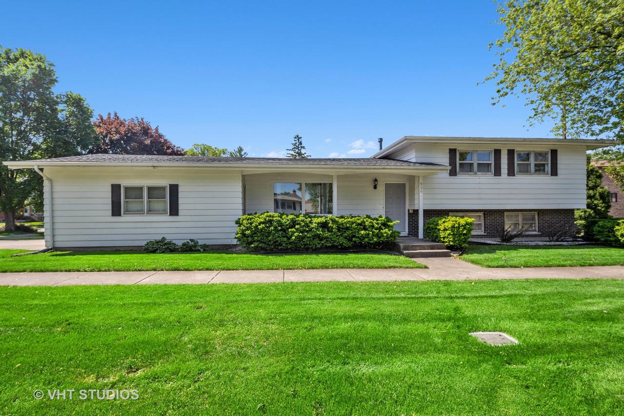 900 6th Ave., La Grange, IL 60525