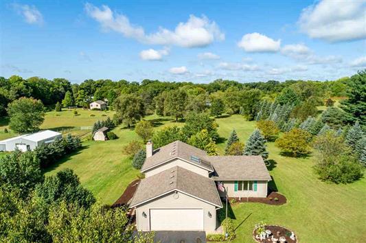 10874 Hamborg Rd., Roscoe, IL 61073