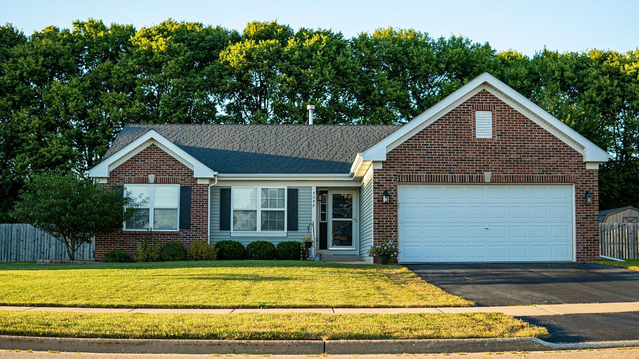 5598 Montadale Dr., Roscoe, IL 61073