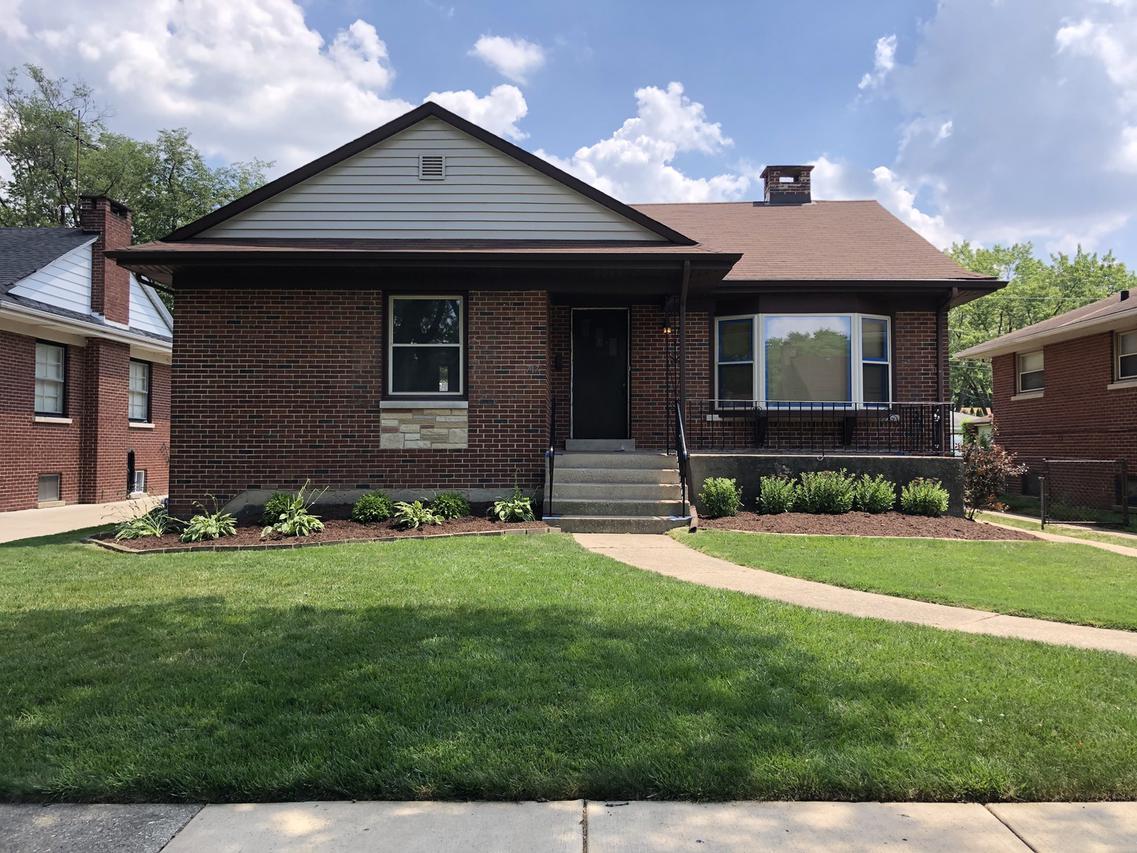 717 Manchester Ave., Westchester, IL 60154