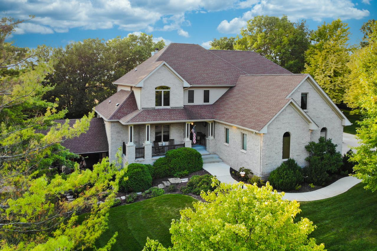 13084 Promontory Tr., Roscoe, IL 61073