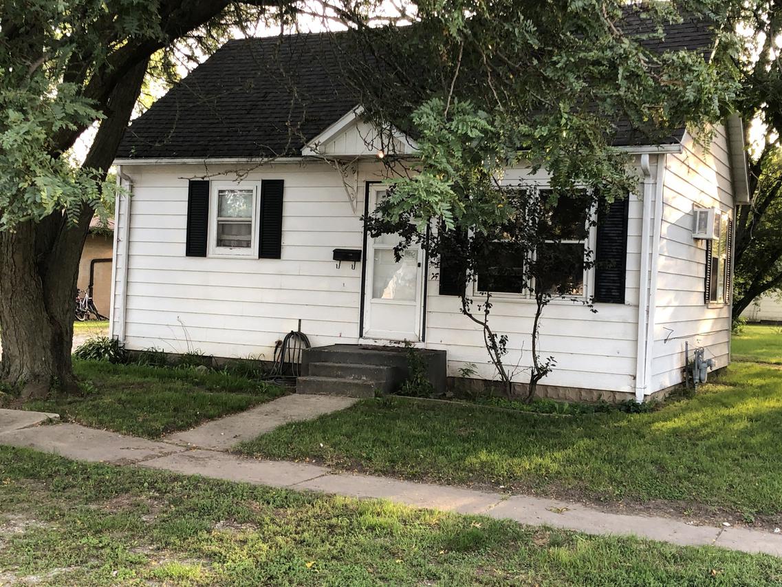 145 N Kankakee St., Coal City, IL 60416
