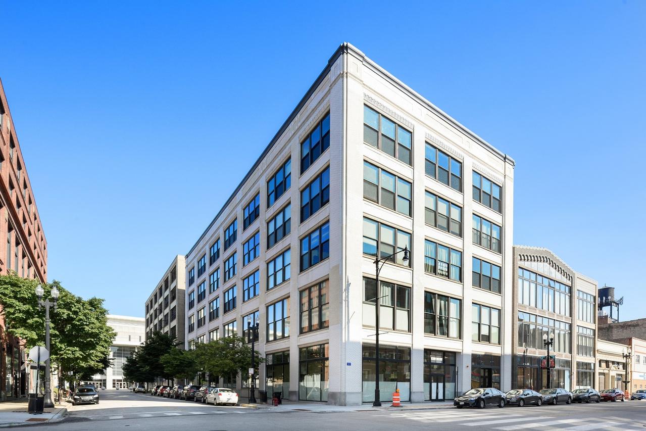 2303 S Michigan Ave. #405, Chicago, IL 60616