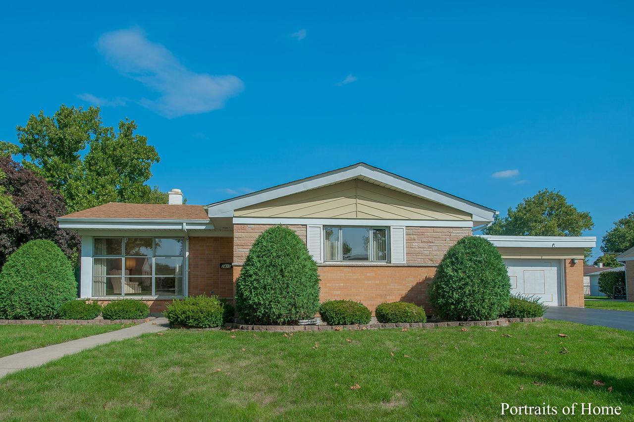 2413 W Martindale Dr., Westchester, IL 60154