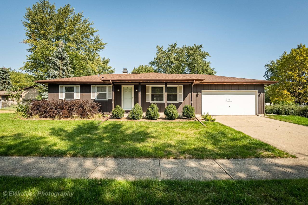 900 Aaron Ave., South Elgin, IL 60177