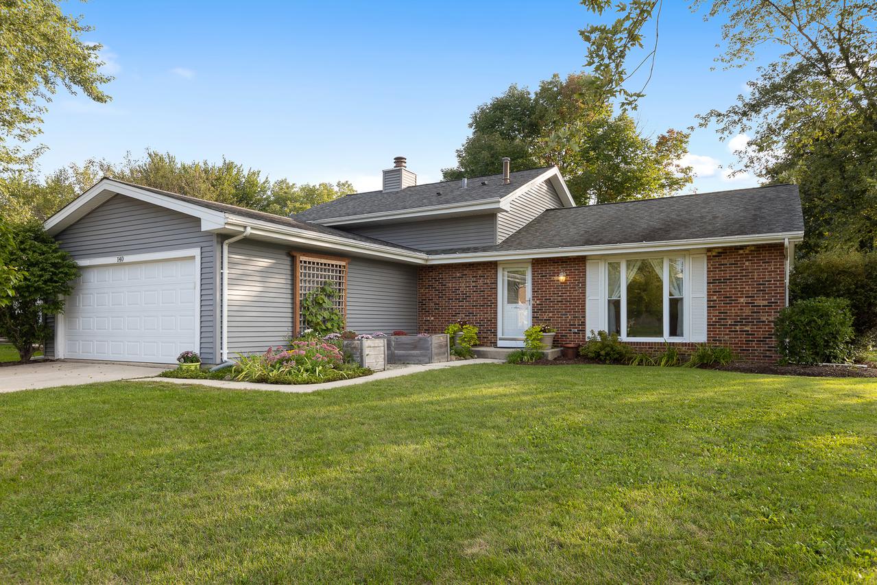 140 Encina Dr., Naperville, IL 60540