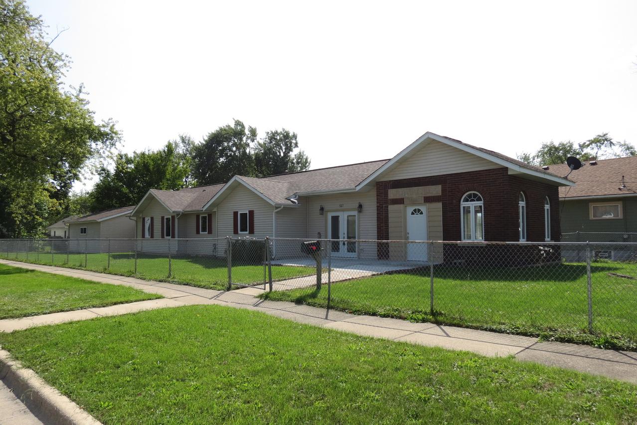 527 Binder St., Aurora, IL 60505