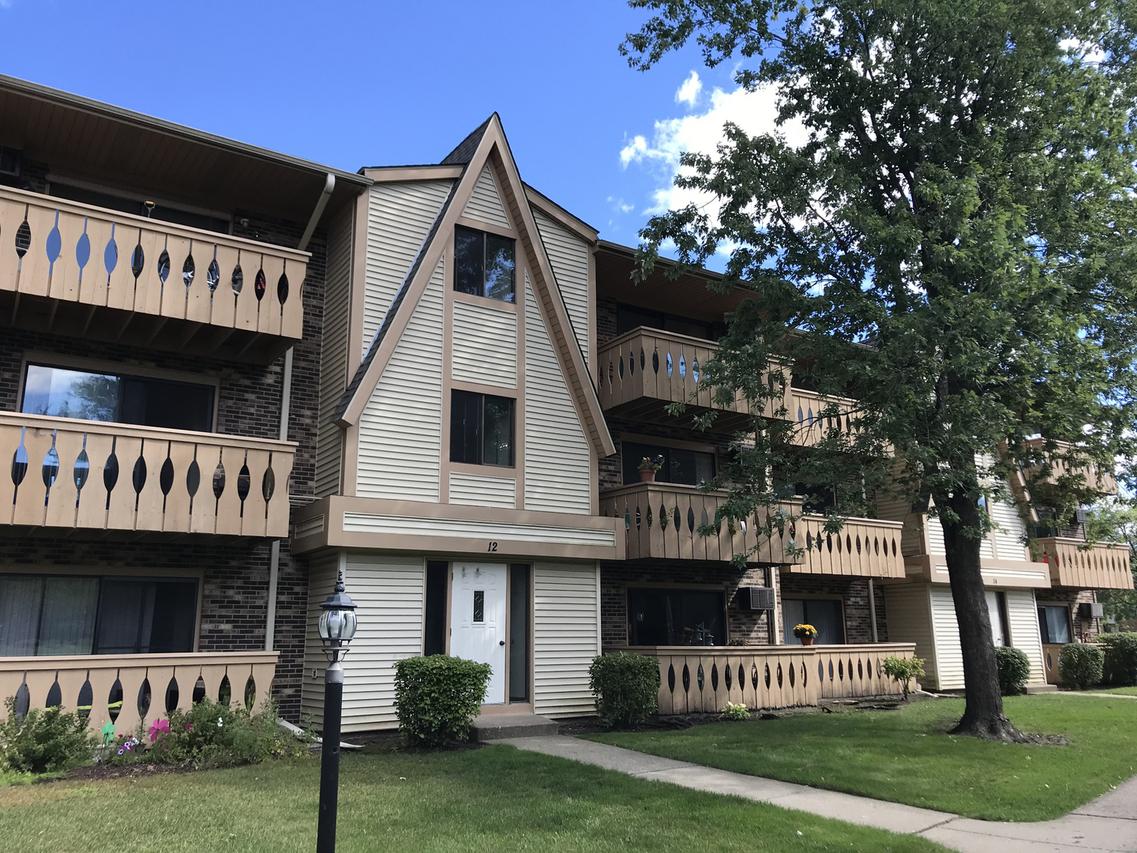 12 Parkside Ct. #16, Vernon Hills, IL 60061