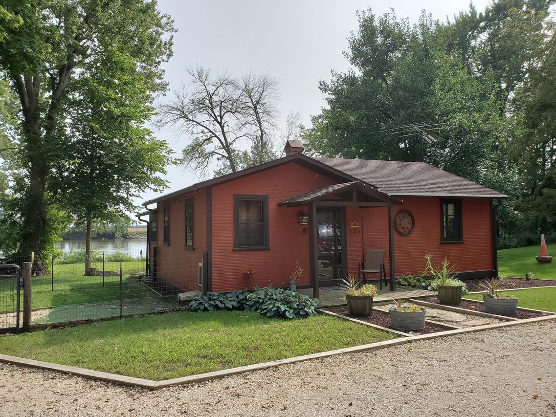 604 1st St., Lyndon, IL 61261
