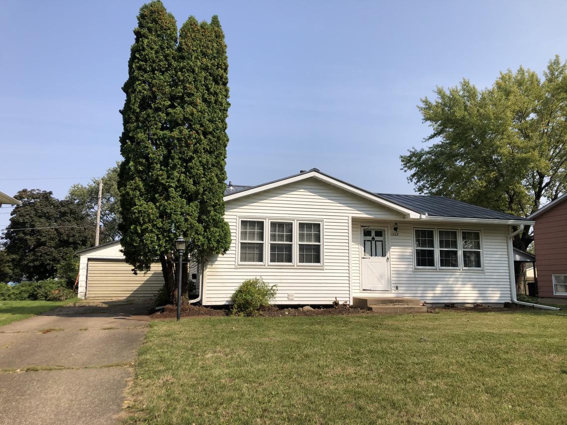 1207 95th Ave., Rock Island, IL 61201