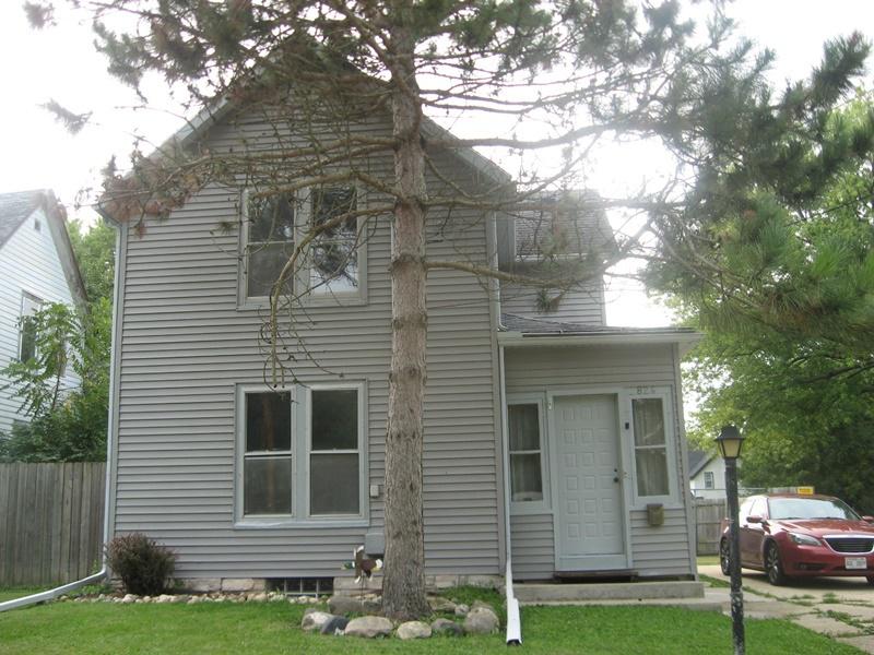 824 S 14th Ave., Freeport, IL 61032