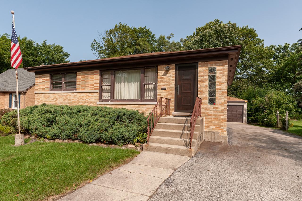 17936 W Greentree Rd., Grayslake, IL 60030