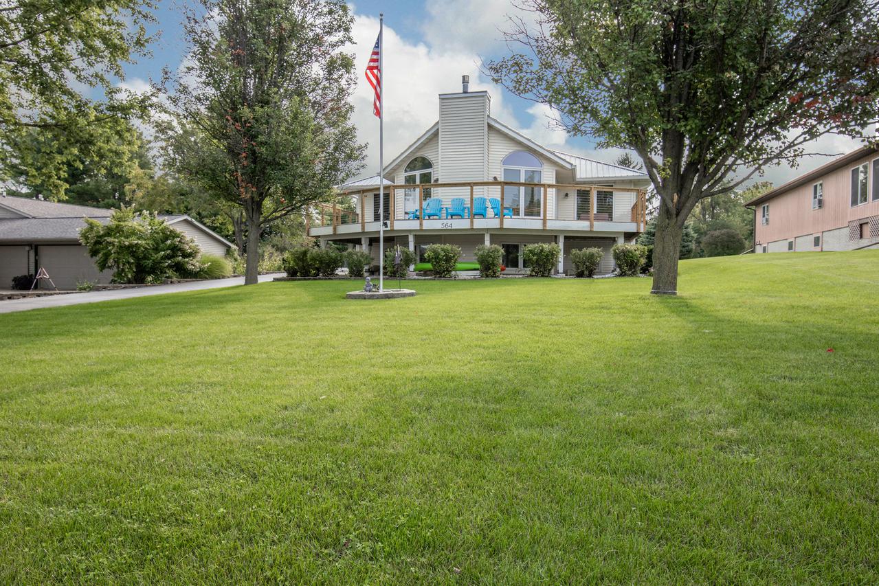564 Baintree Rd., Lake Summerset, IL 61019