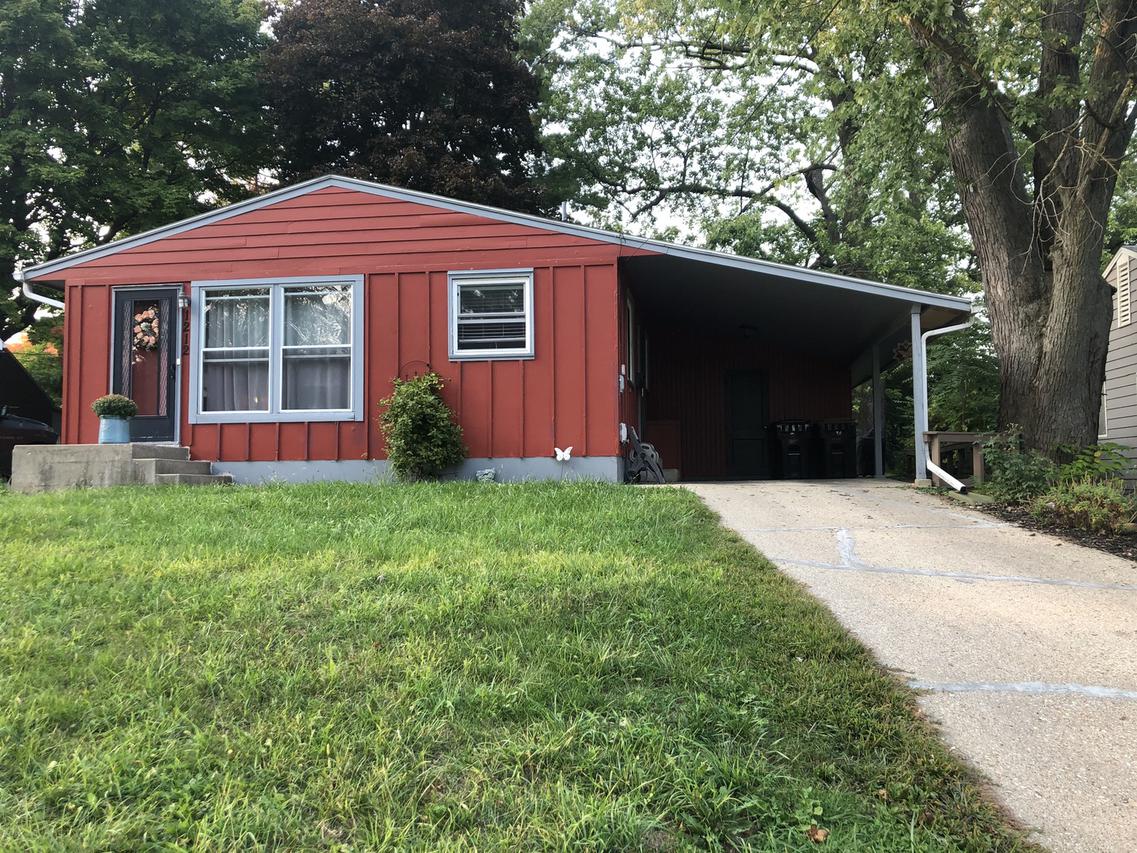 1212 W Violet St., Freeport, IL 61032
