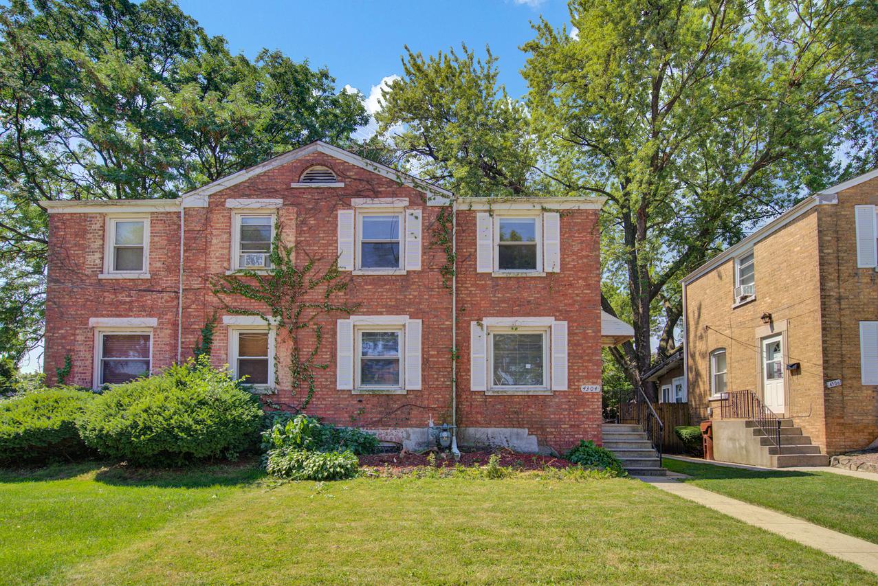 4304 Oak St., Bellwood, IL 60104
