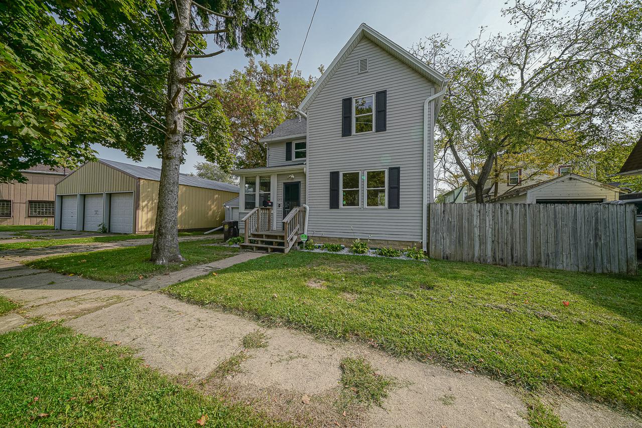 1217 Rotzler Ave., Freeport, IL 61032
