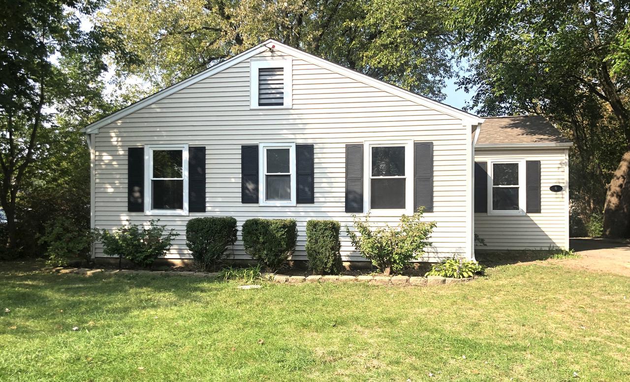 6 Echo Hill Rd., Oakwood Hills, IL 60013