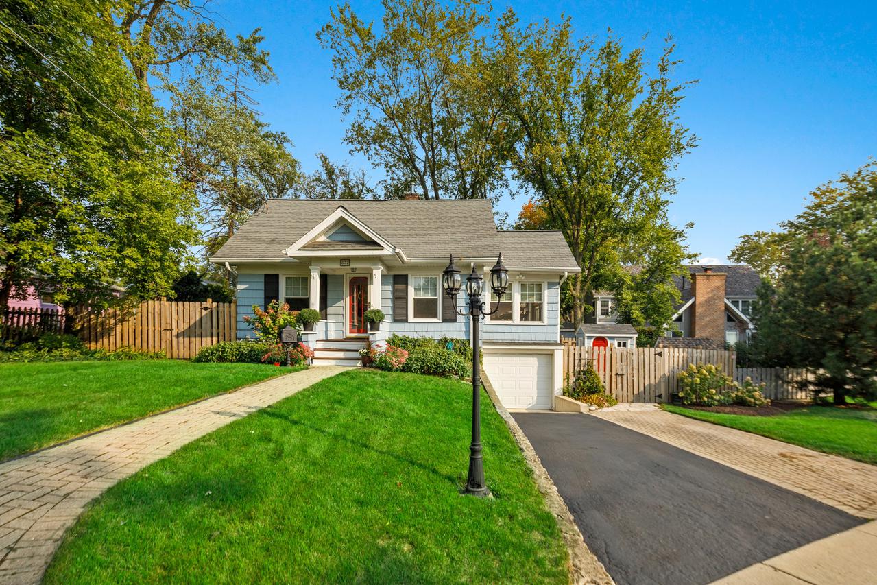 872 Hill Ave., Glen Ellyn, IL 60137