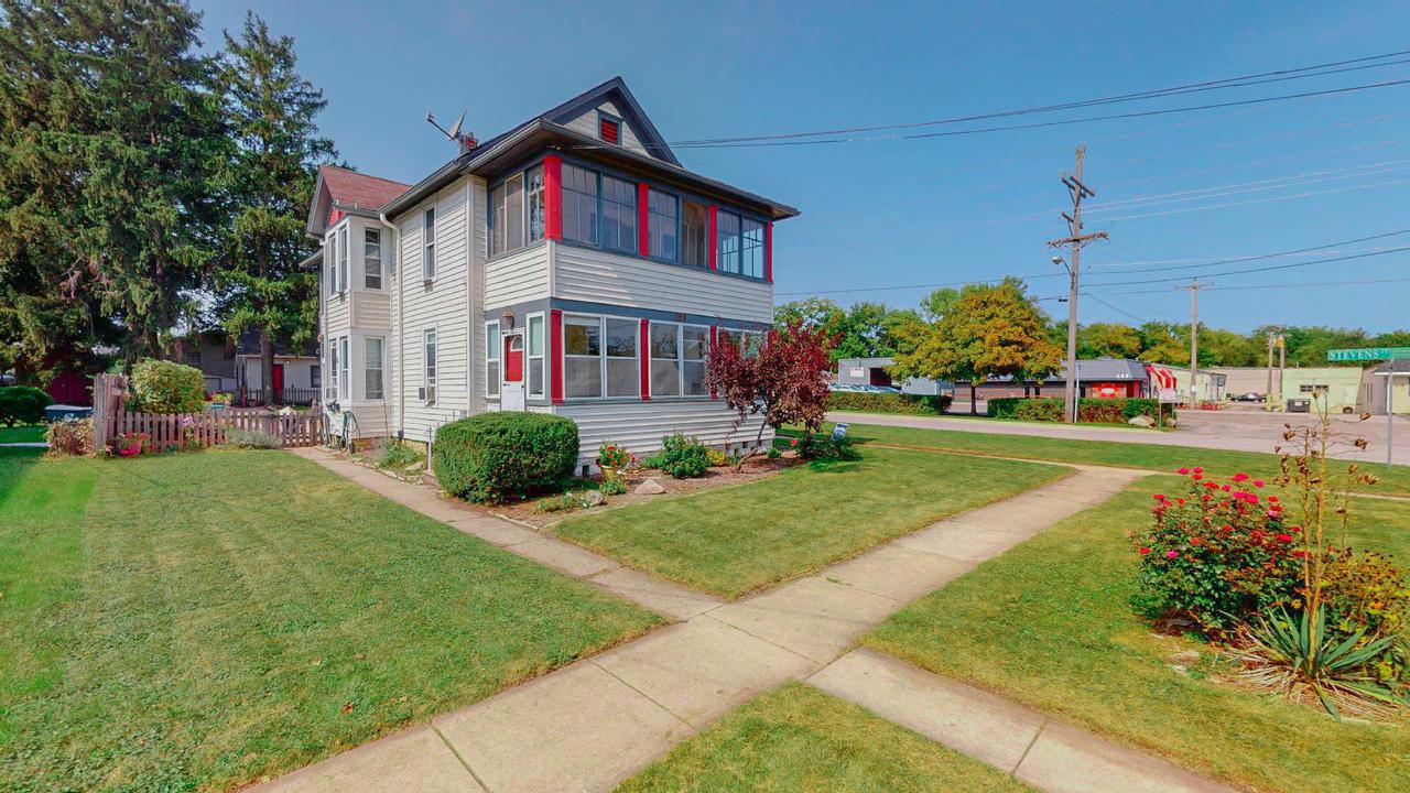 328 N 5th St., Geneva, IL 60134